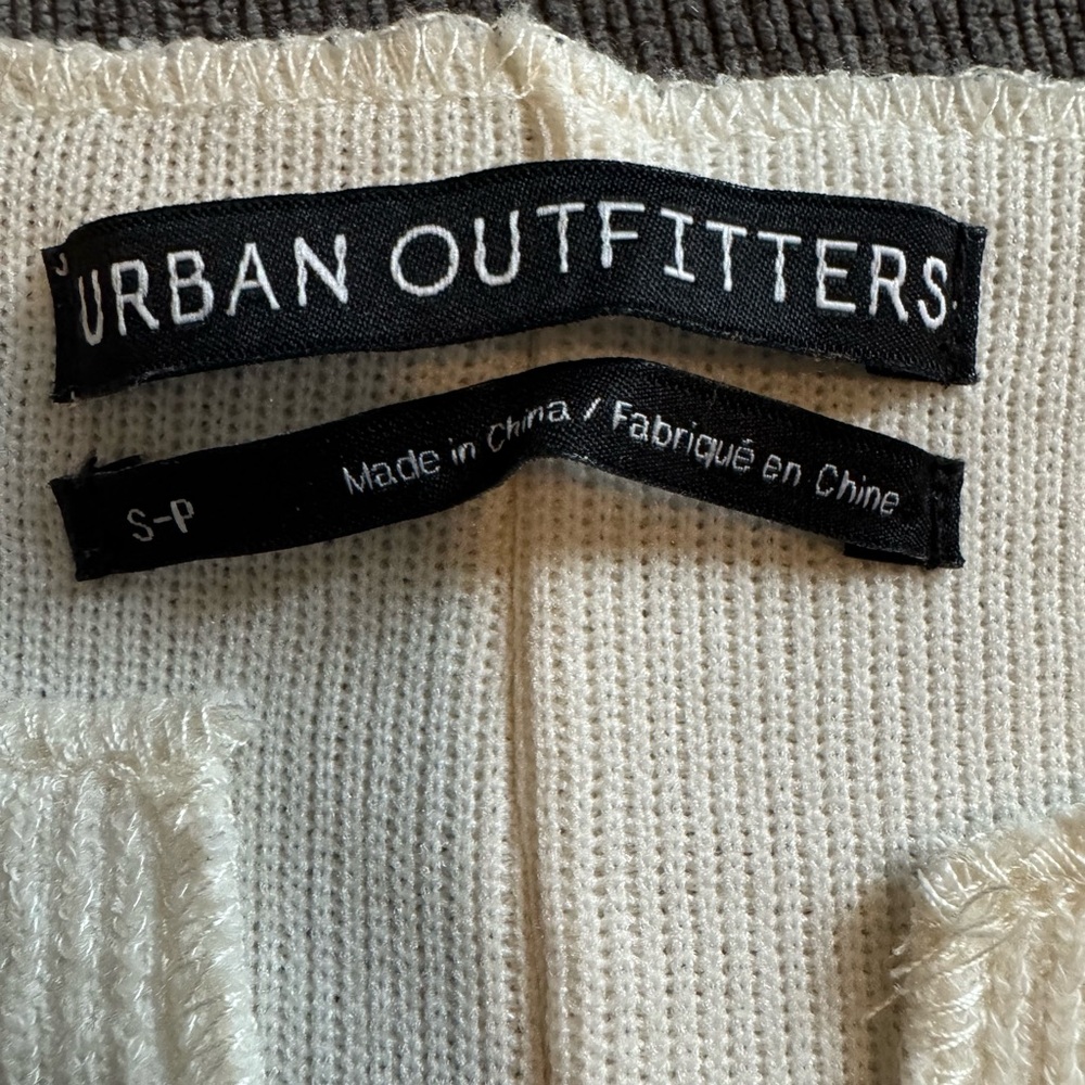 Women’s Urban Outfitters Cream Sweater Size - M - Picture 4 of 6